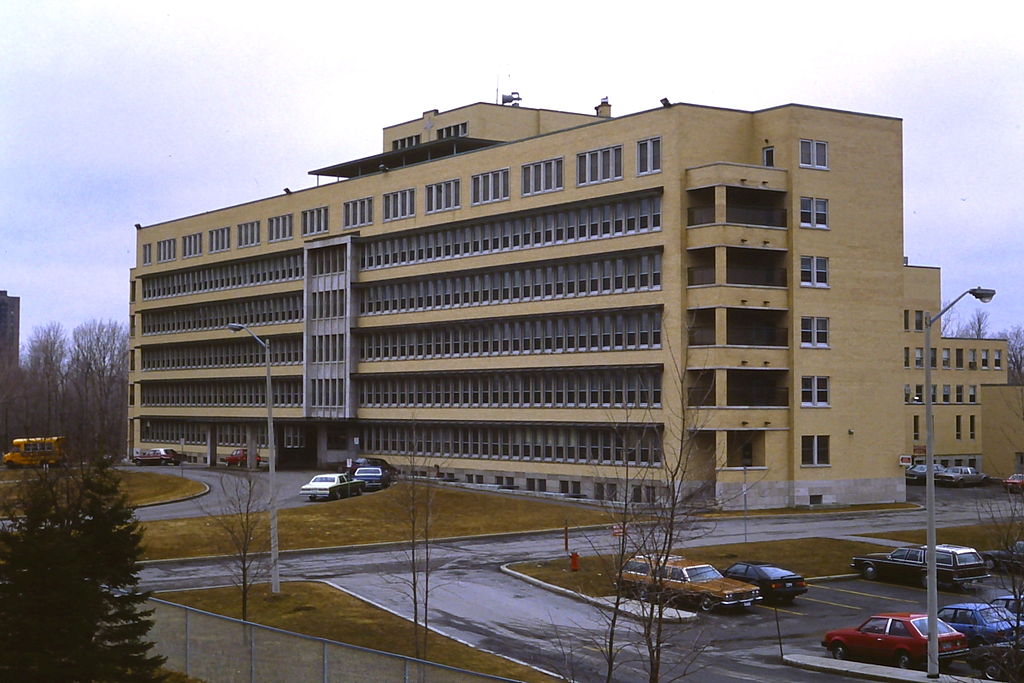 Vue de l'Hôpital Montfort en 1982
