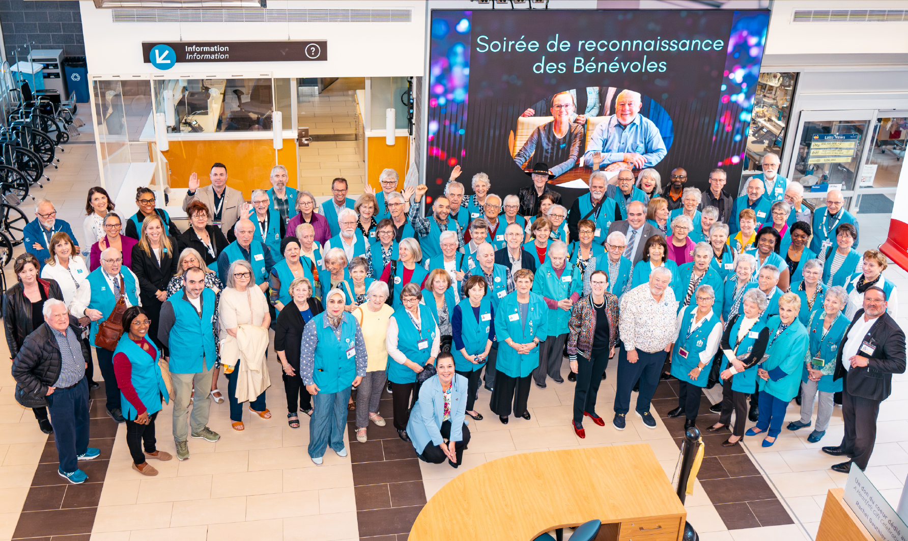 Photo de groupe des bénévoles à la soirée des bénévoles 2026